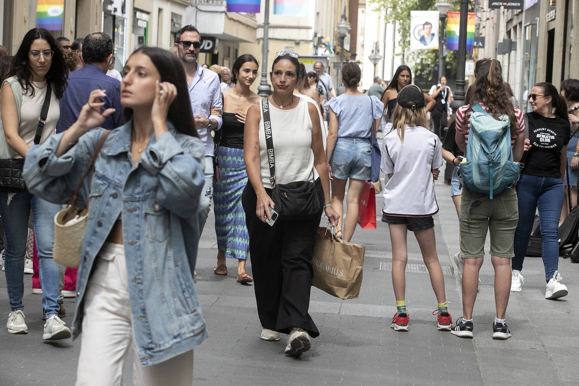 Las descafeinadas rebajas de verano en Córdoba, en imágenes