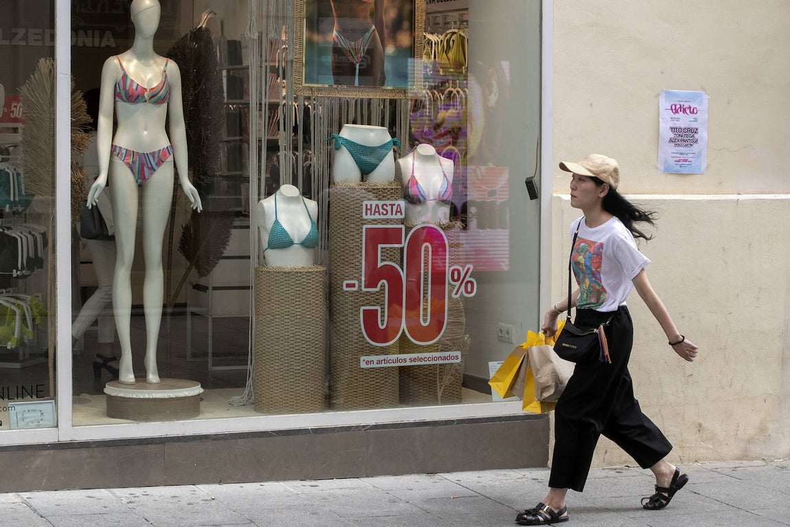 Las descafeinadas rebajas de verano en Córdoba, en imágenes