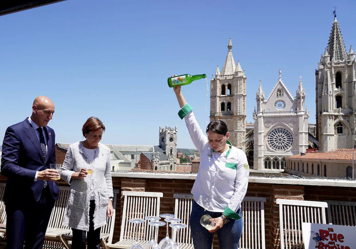 La alcaldesa de Gijón, Carmen Moriyón, durante la presentación en León de la campaña 'Gijón Bonito'