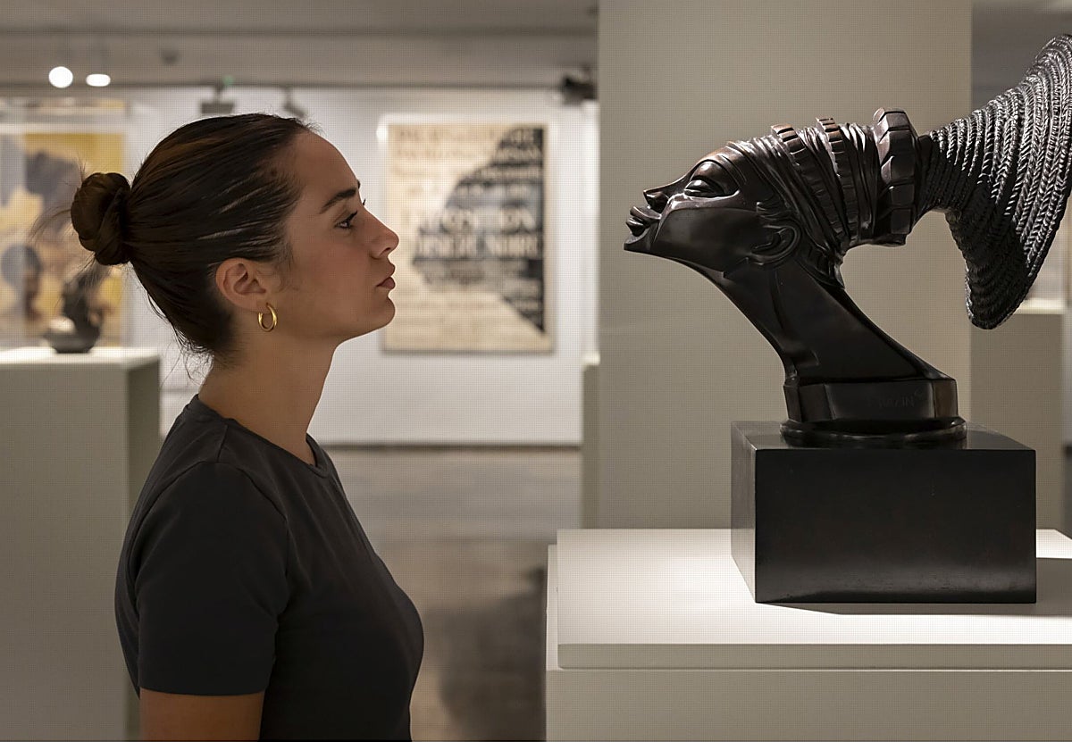 El IVAM trae a Valencia Nobosudru, la imagen de la mujer mangbetu convertida en icono del África Negra