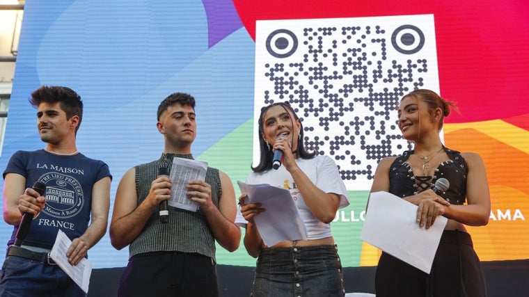 Martín, Juanjo, Chiara y Violeta, durante el pregón