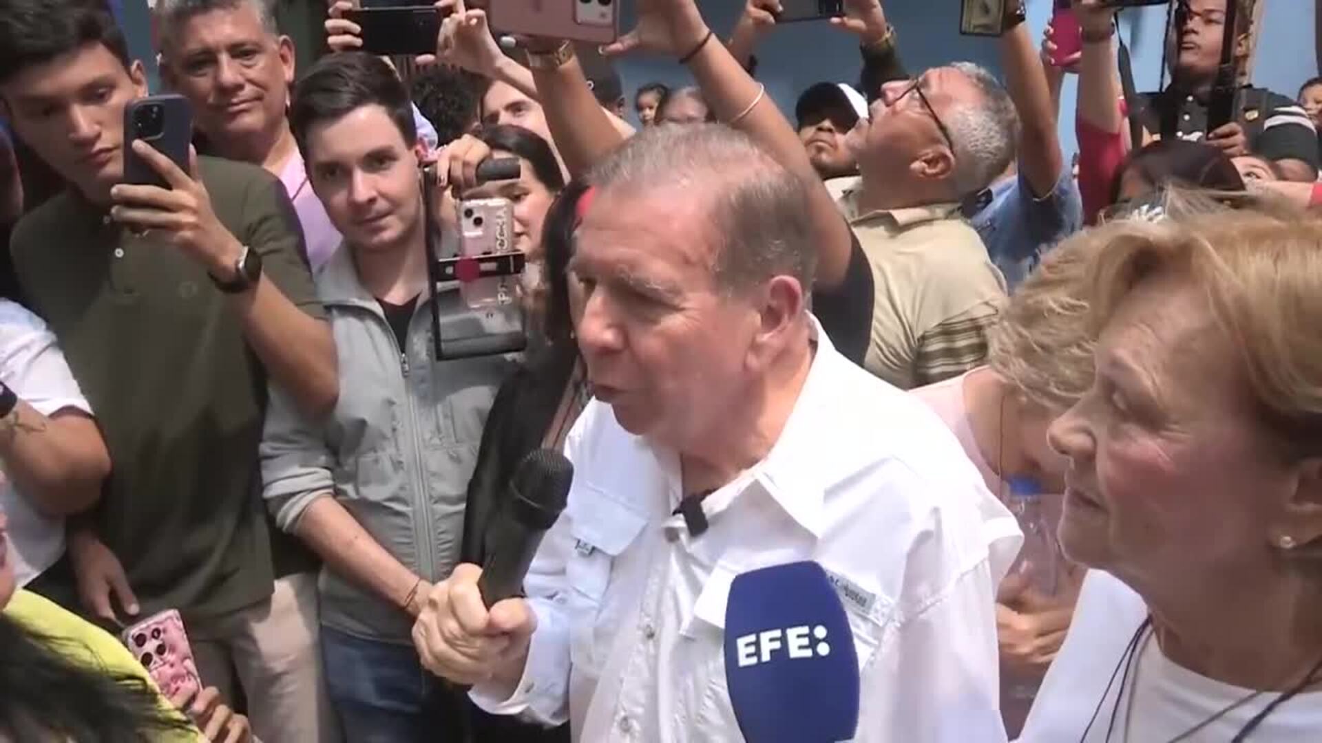 Edmundo González pide el voto en un sector de Caracas para transformar Venezuela