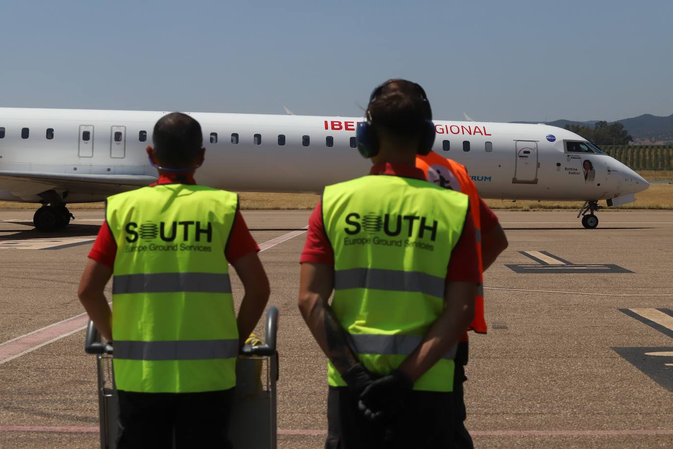 Fotos: la llegada del primer vuelo regular de Palma de Mallorca a Córdoba