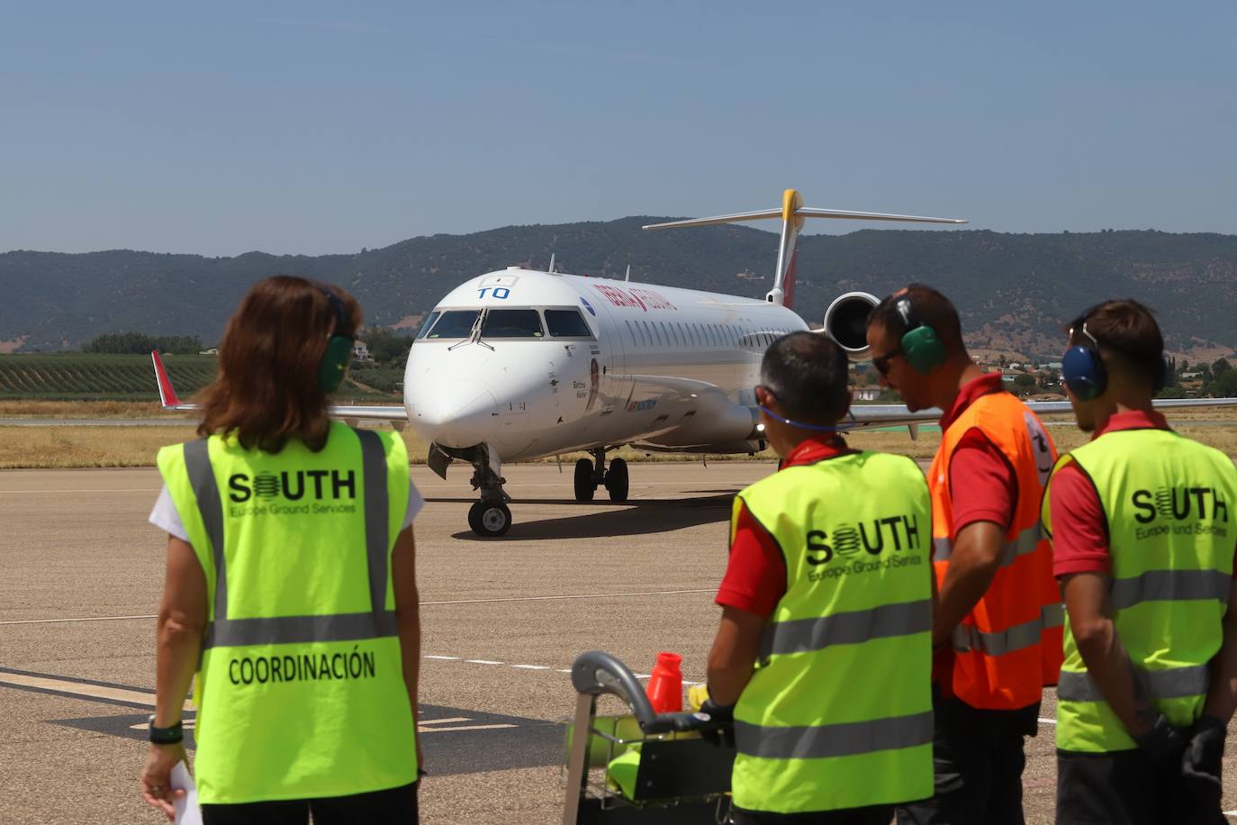 Fotos: la llegada del primer vuelo regular de Palma de Mallorca a Córdoba