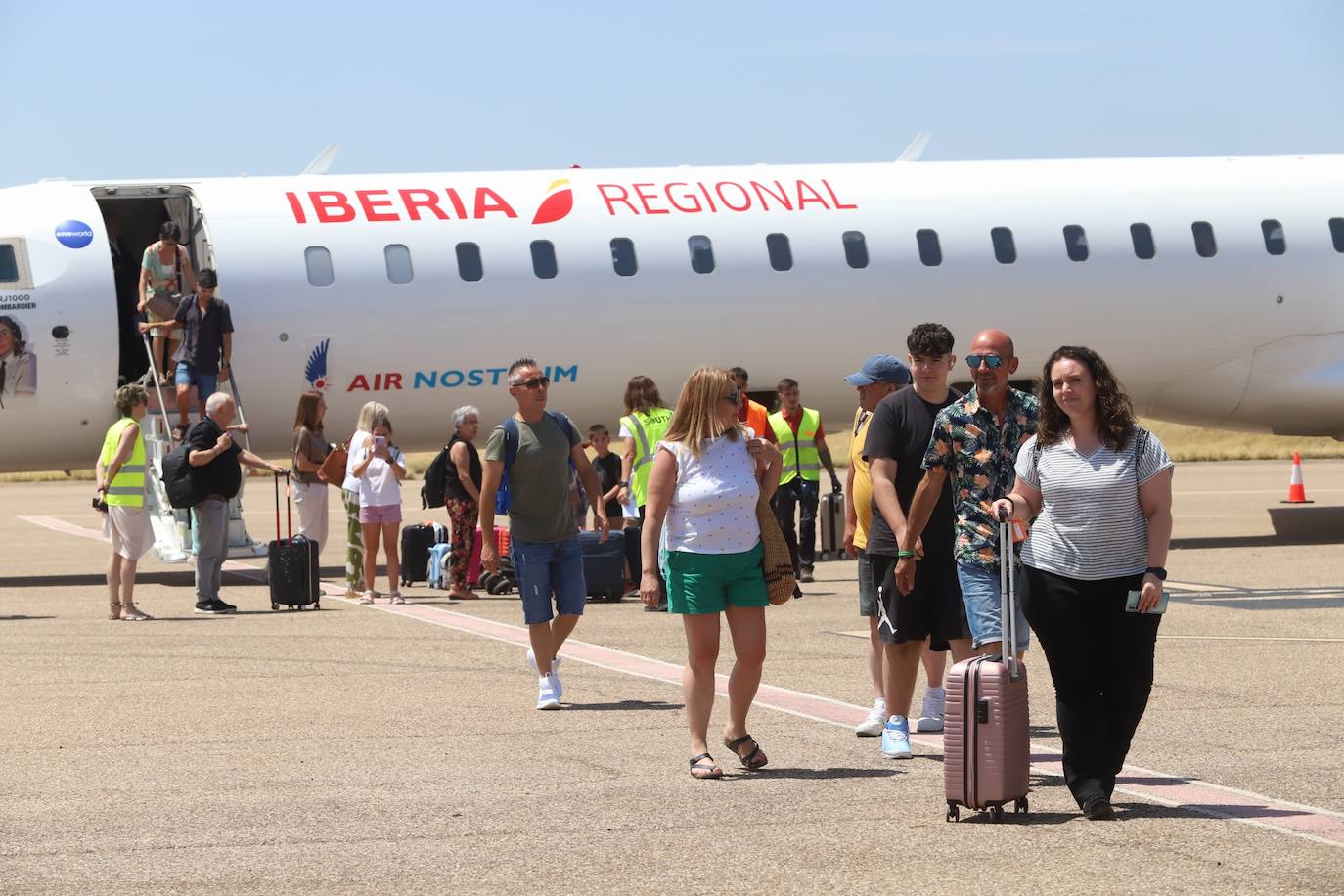 Fotos: la llegada del primer vuelo regular de Palma de Mallorca a Córdoba