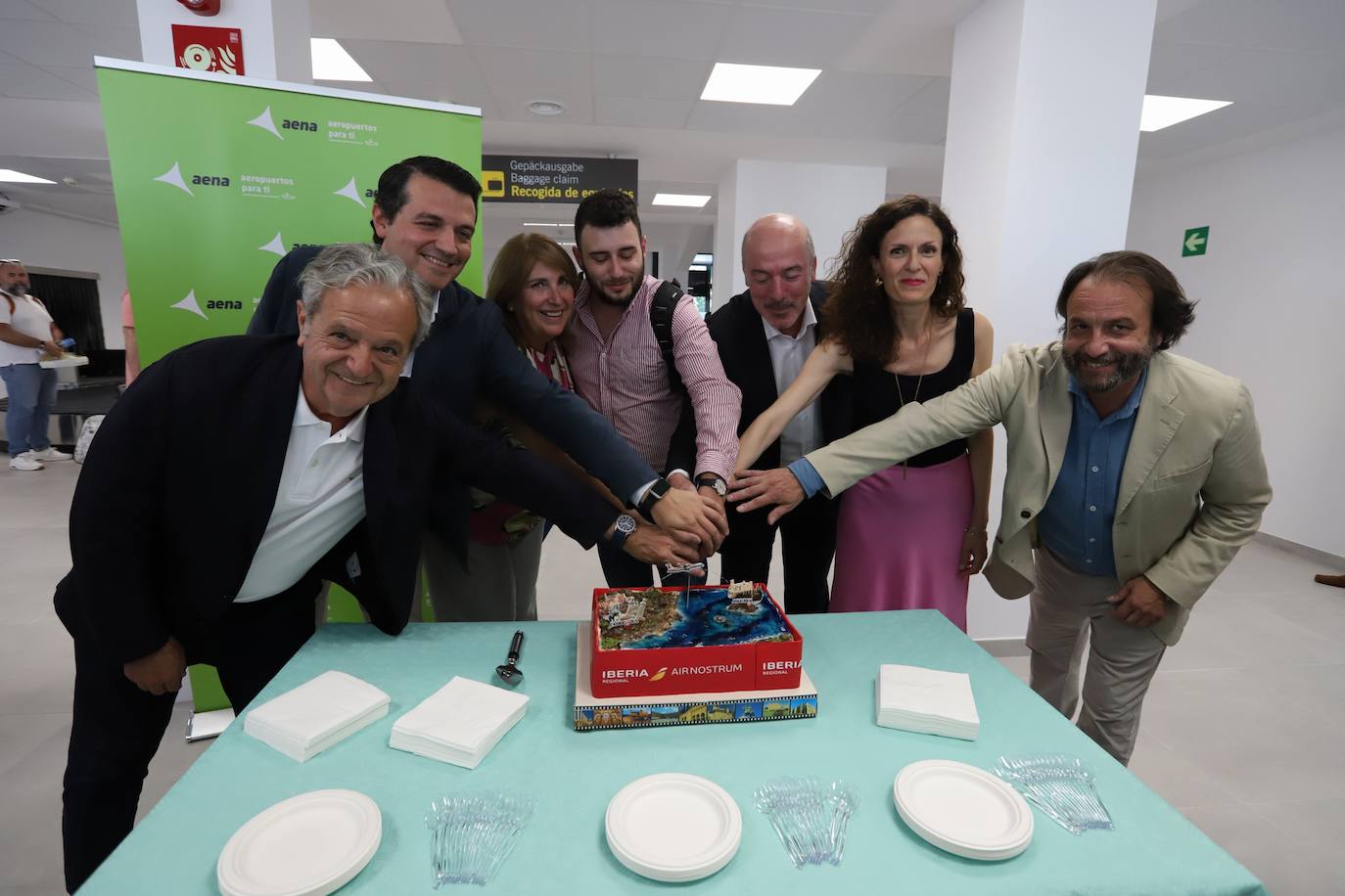 Fotos: la llegada del primer vuelo regular de Palma de Mallorca a Córdoba