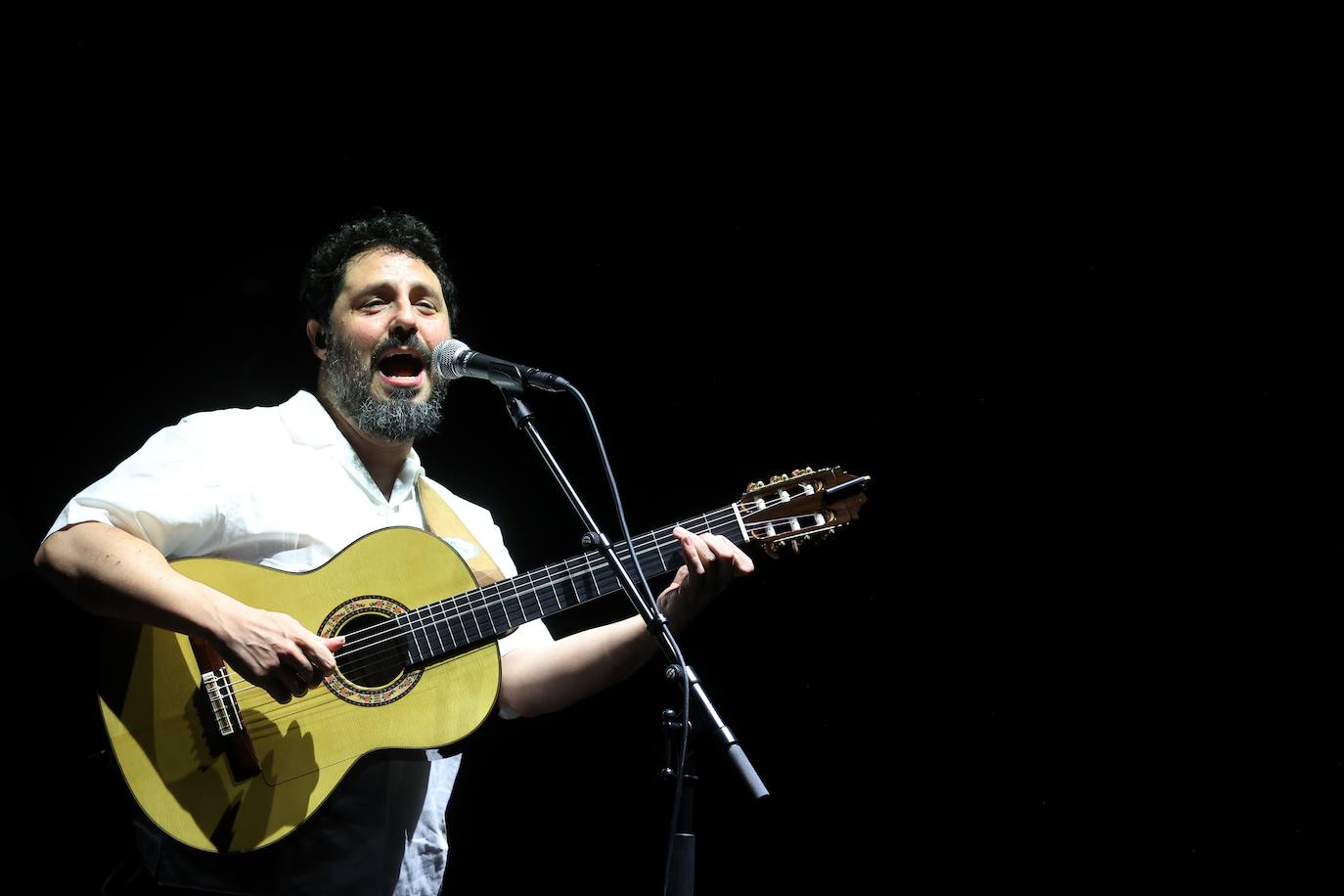 Fotos: El Kanka refresca con sus canciones en el Festival de la Guitarra la noche de Córdoba