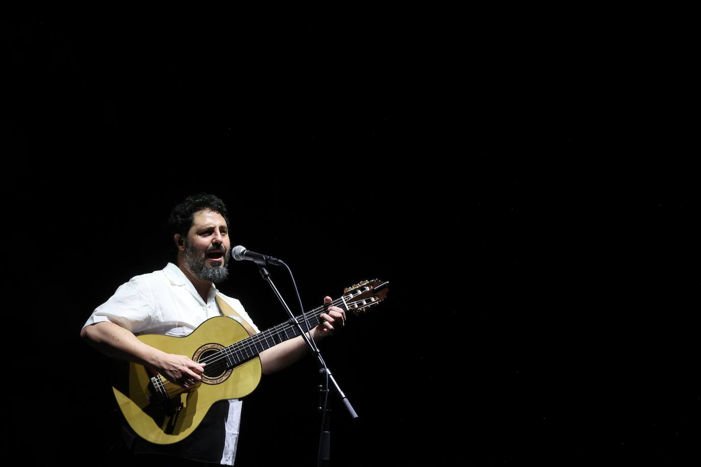 Fotos: El Kanka refresca con sus canciones en el Festival de la Guitarra la noche de Córdoba