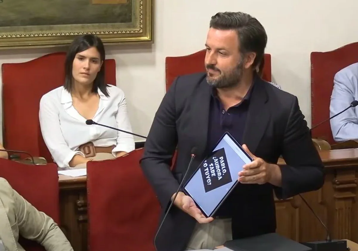 Imagen del alcalde de Elche, Pablo Ruz, durante el pleno del 25 de junio