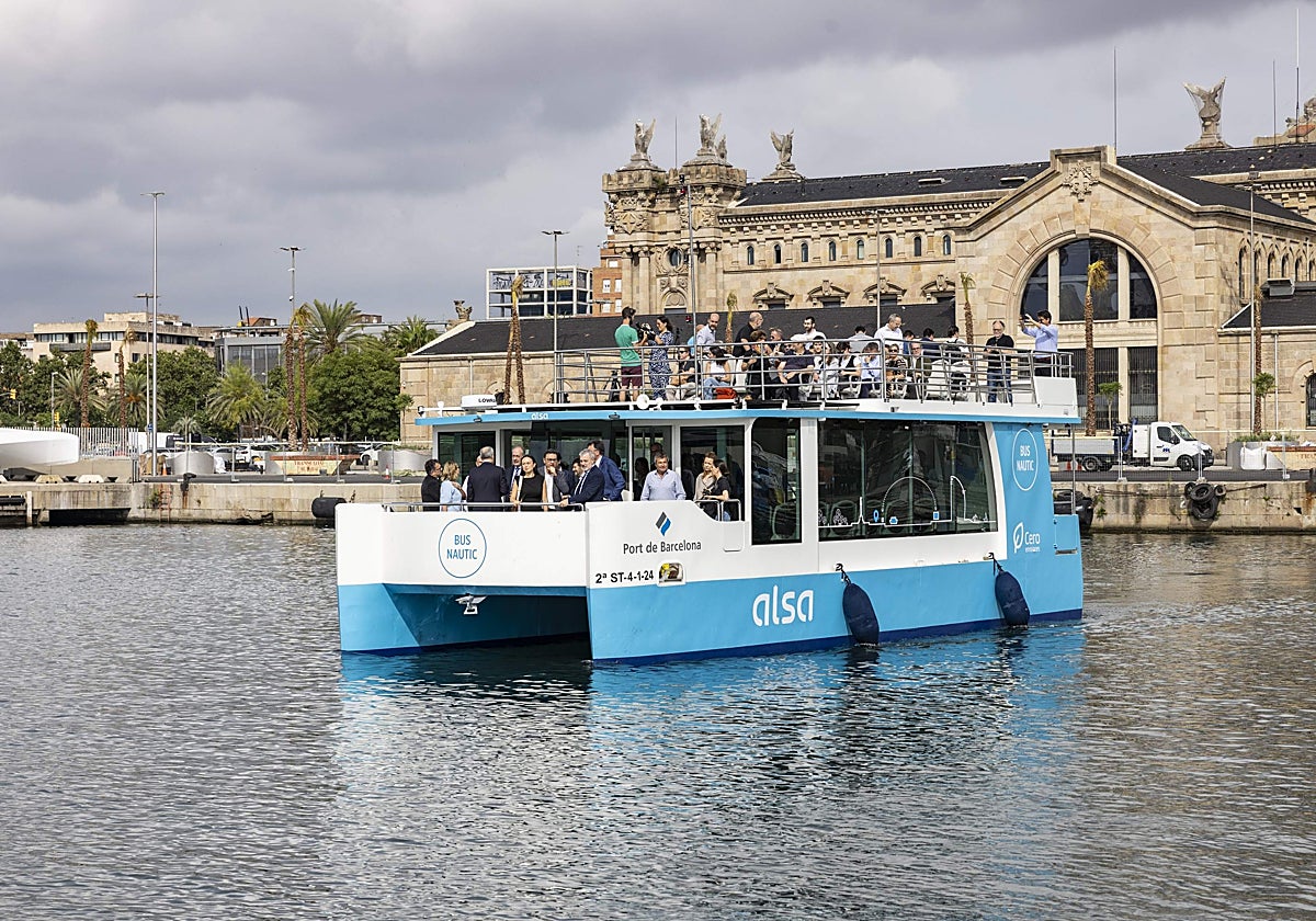 Embarcación náutica en el Puerto de Barcelona