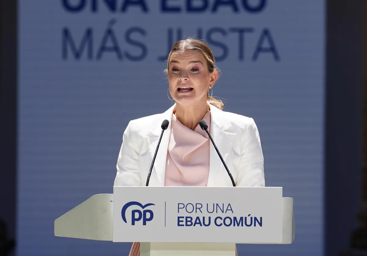 La presidenta del Govern balear, Marga Prohens, interviene durante una reunión para abordar la EBAU única, a 1 de julio de 2024