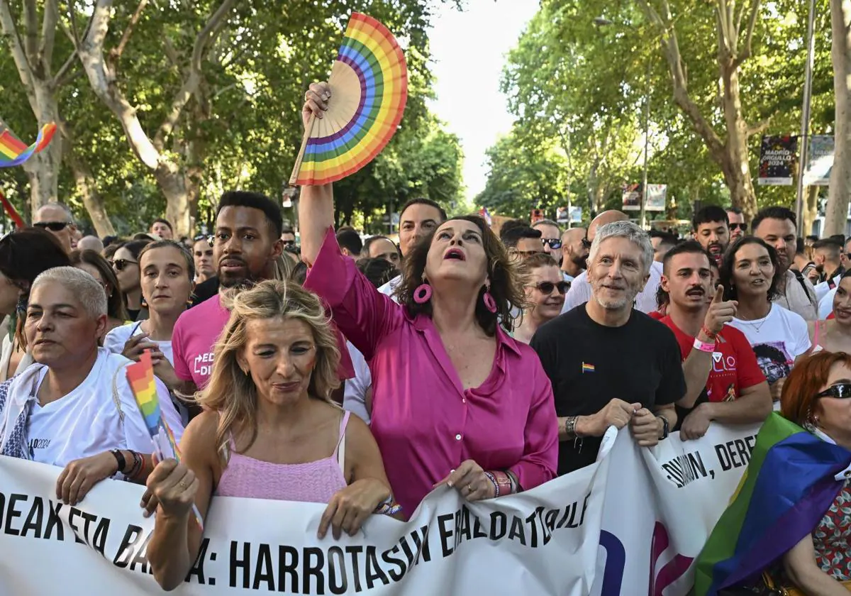 La senadora Carla Antoneli junto a la vicepresidenta del Gobierno, Yolanda Díaz (Sumar) y el Ministro del Interior, Fernando Grande-Marlaska (PSOE)