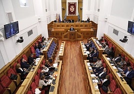 PSOE y PP consensúan el nuevo Estatuto de Autonomía, que fija en 59 el número máximo de diputados