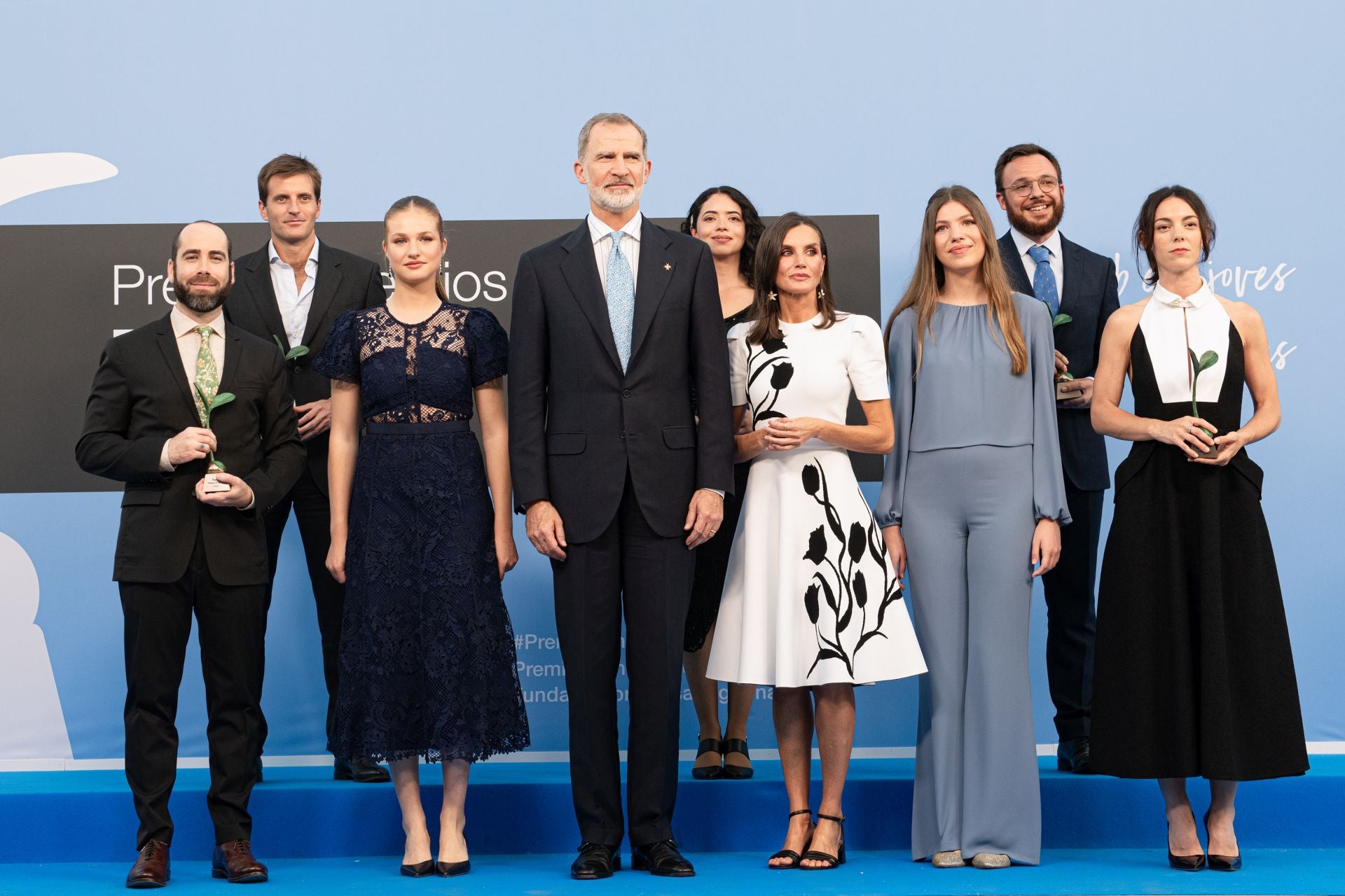 Foto de familia durante la entrega de los XV Premios Fundación Princesa de Girona.