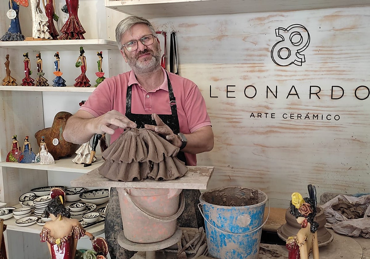 Propietario del comercio de arte cerámico Leonardos