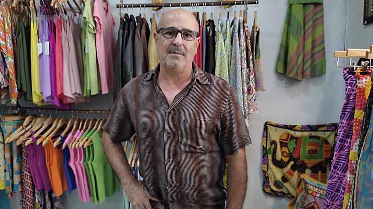 Dependiente de la tienda Bastidor