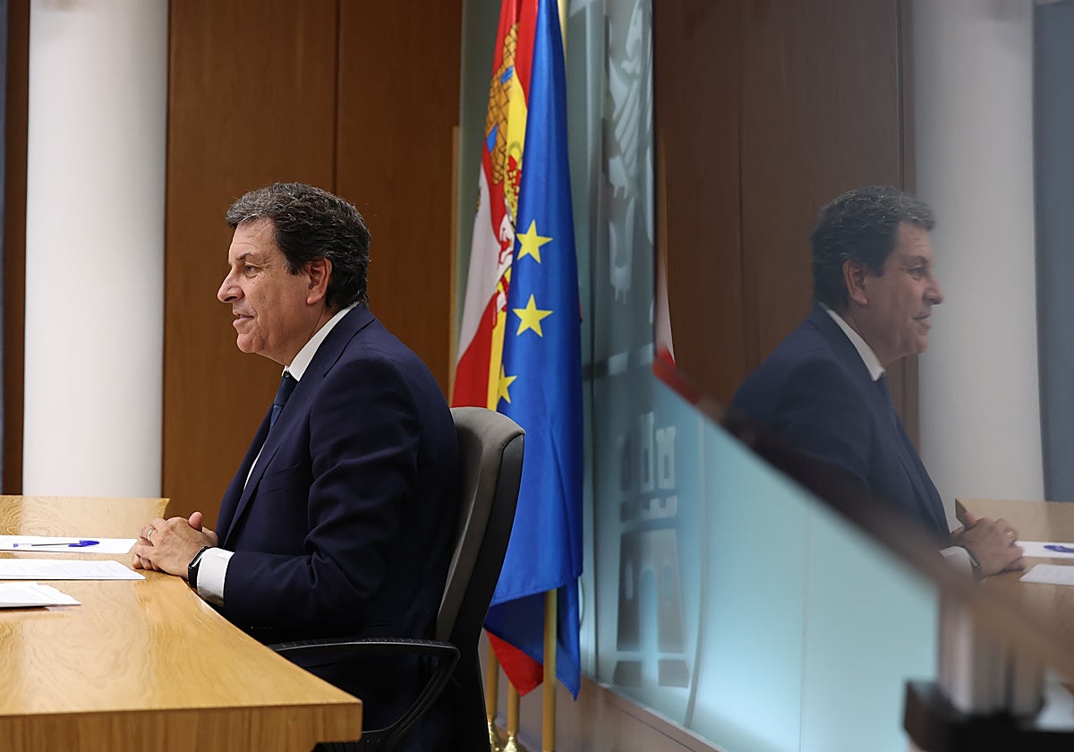 El portavoz de la Junta de Castilla y León, Carlos Fernández Carriedo, en la rueda de prensa posterior al Consejo de Gobierno