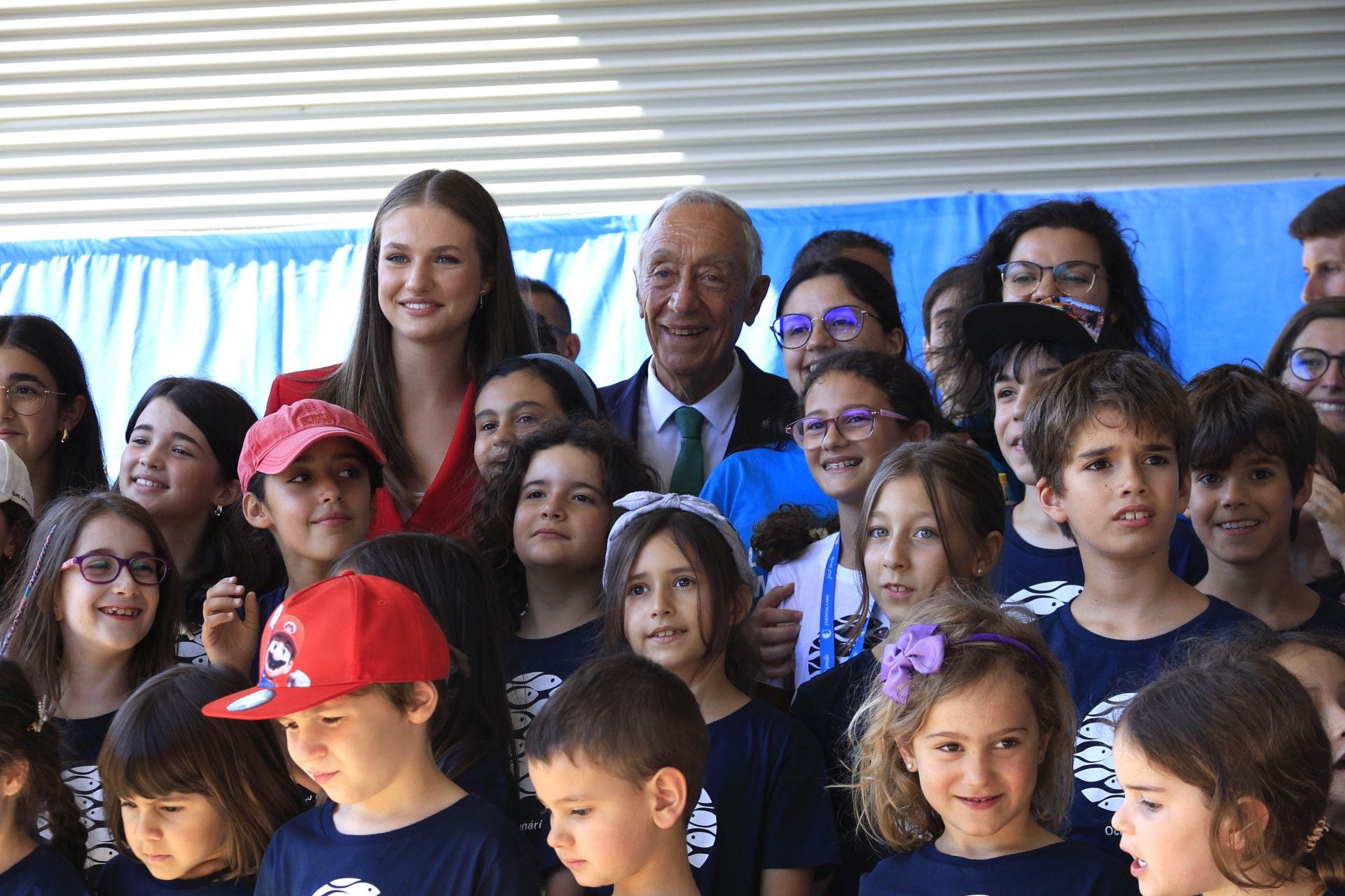 La Princesa Leonor y el presidente de la República Portuguesa, Marcelo Rebelo de Sousa, durante su visita al Oceanario de Lisboa.
