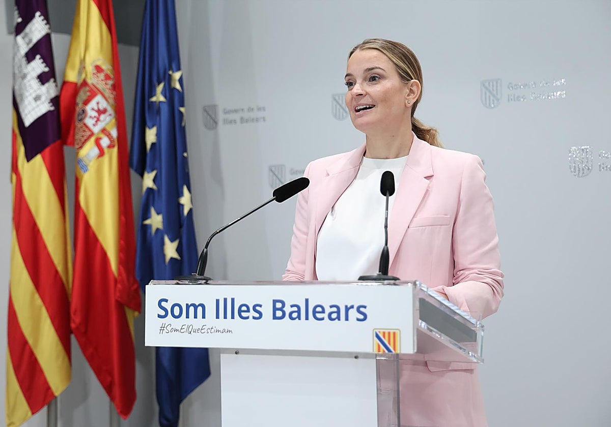 La presidenta del Govern Balear, Marga Prohens, en rueda de prensa