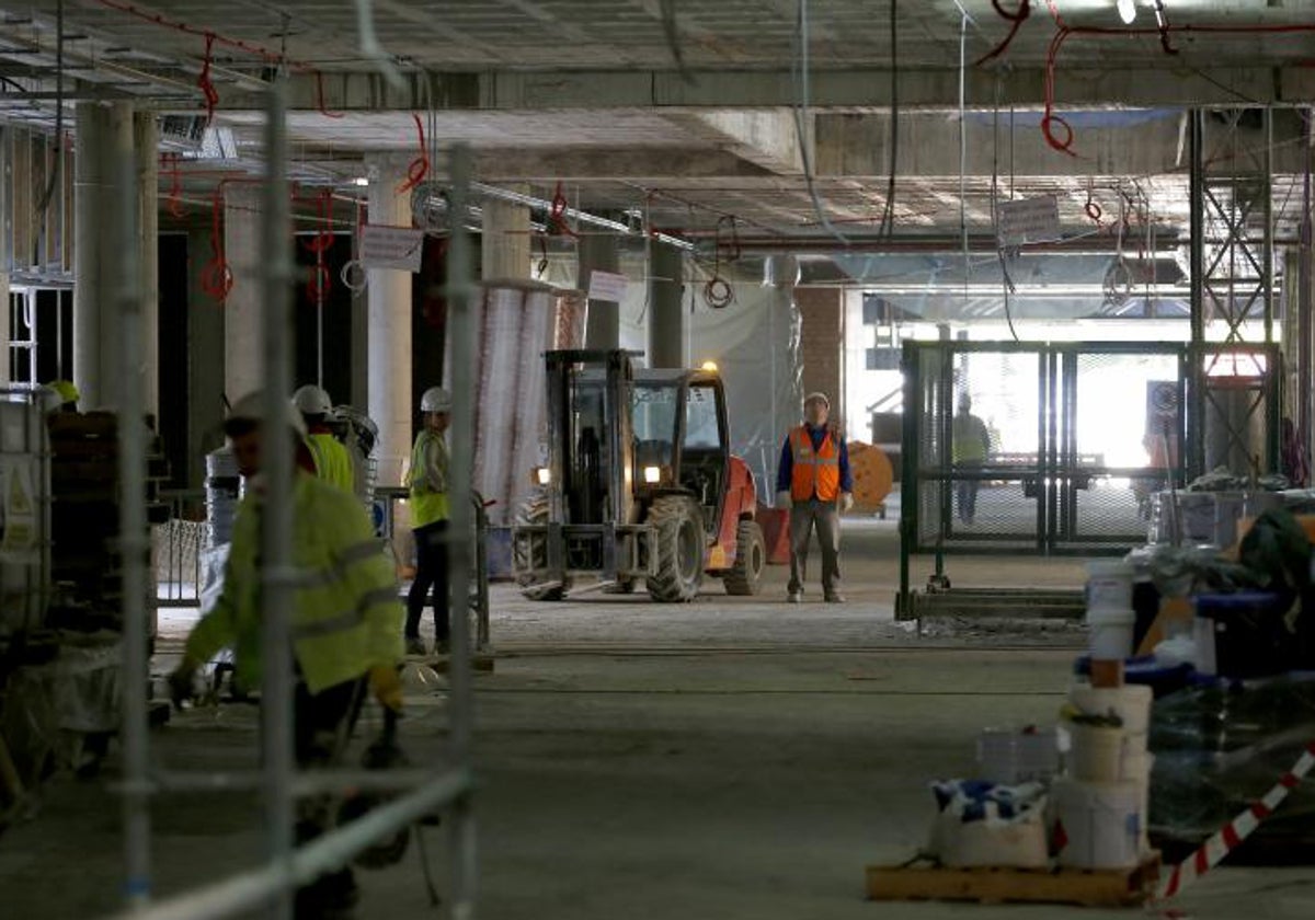 Obreros durante unos trabajos en Madrid