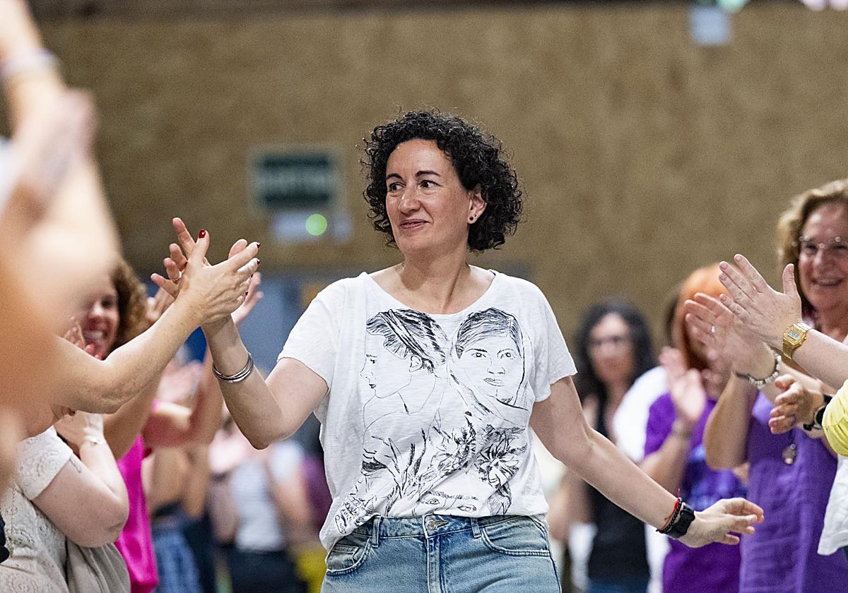 En vídeo: Marta Rovira en su primera intervención ante cuadros de ERC desde su regreso a Cataluña: «El concierto económico puede ser un espacio de soberanía» | Foto: La secretaria general de ERC, Marta Rovira, a su llegada a la Asamblea Nacional de Mujeres