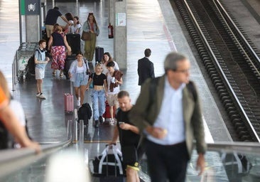 Usuarios del Avant atrapados en los retrasos: «Si yo llego tarde al hospital, la quimio llega tarde al paciente»