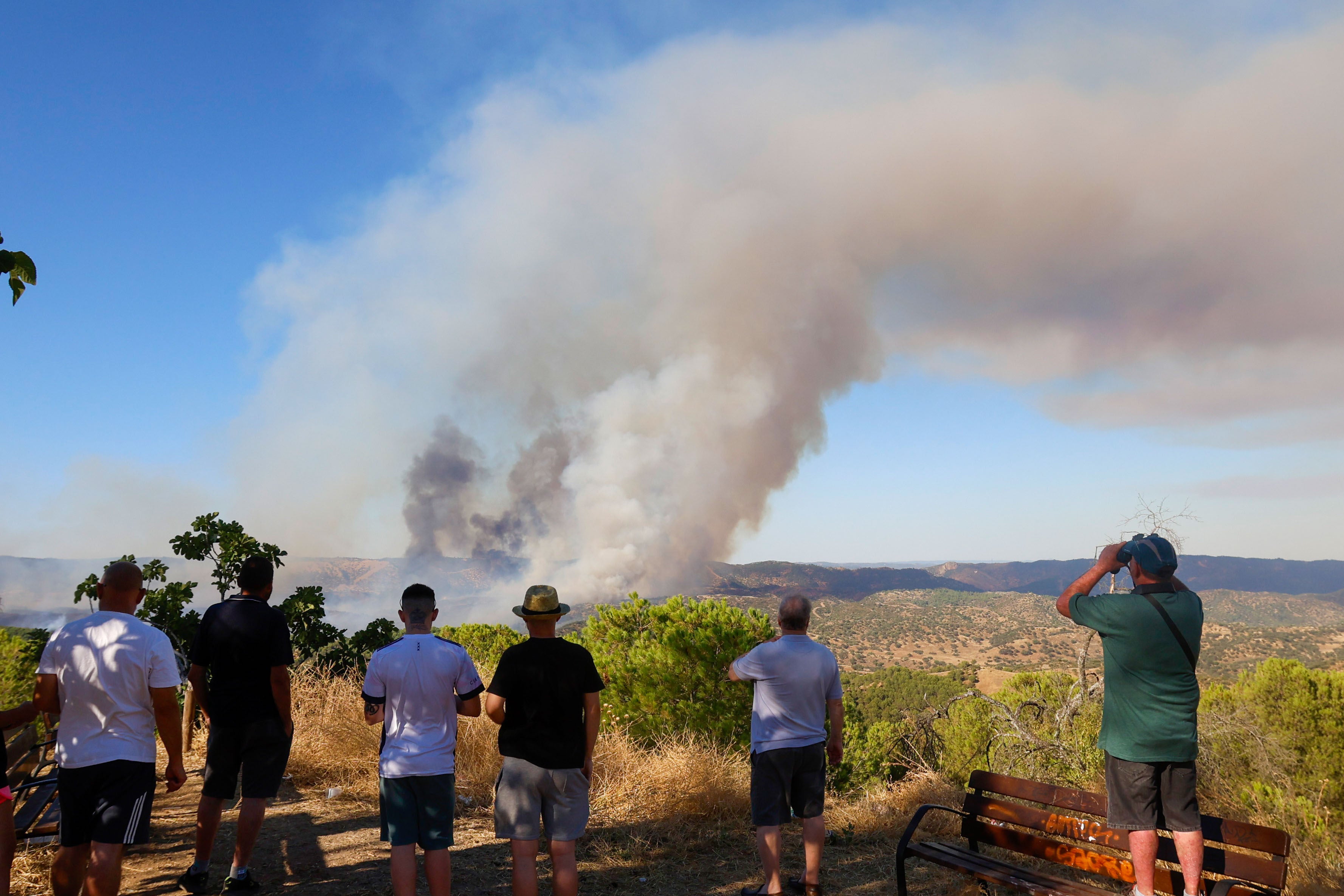 La lucha del operativo del Infoca con el complejo incendio de Obejo, en imágenes