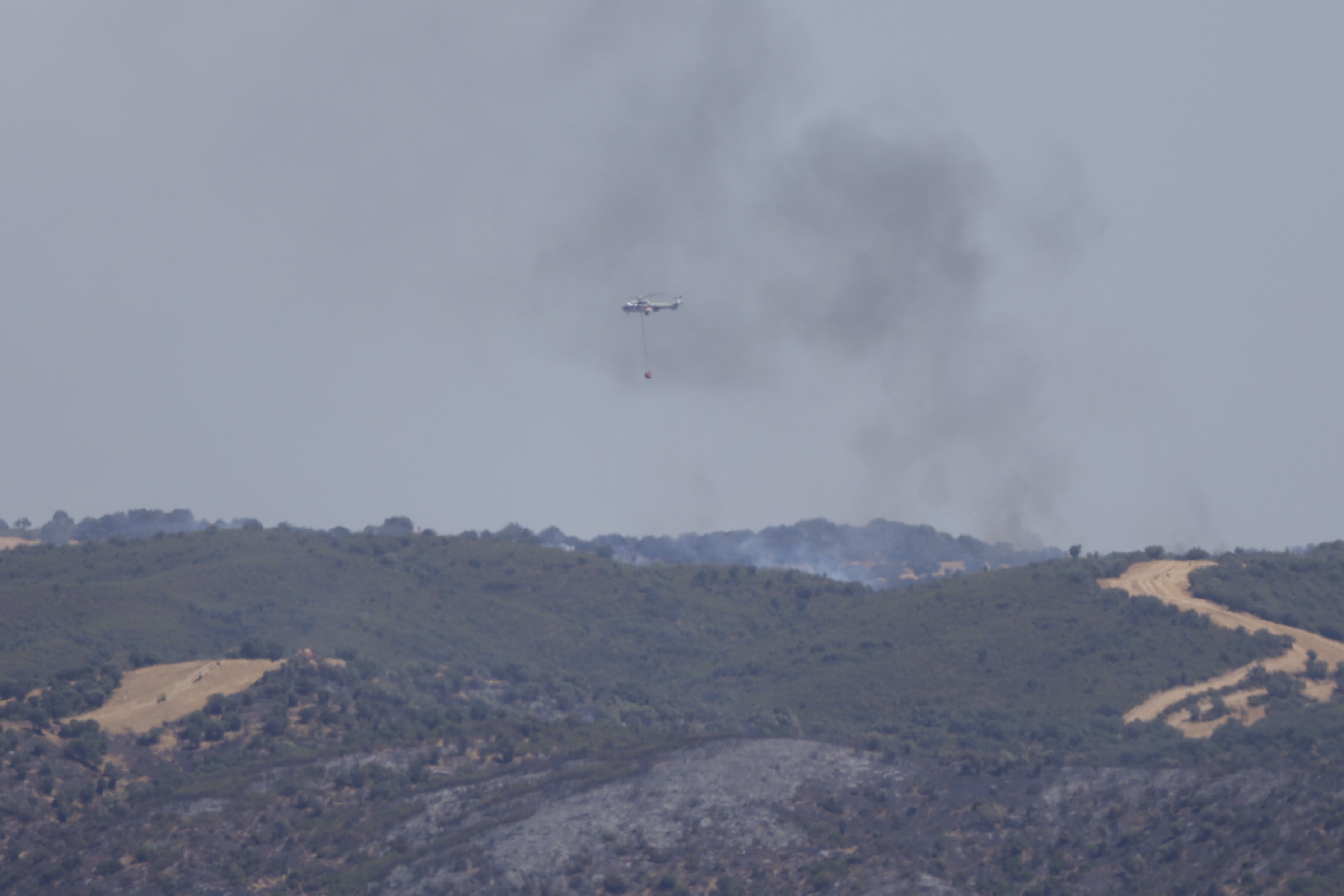 La lucha del operativo del Infoca con el complejo incendio de Obejo, en imágenes