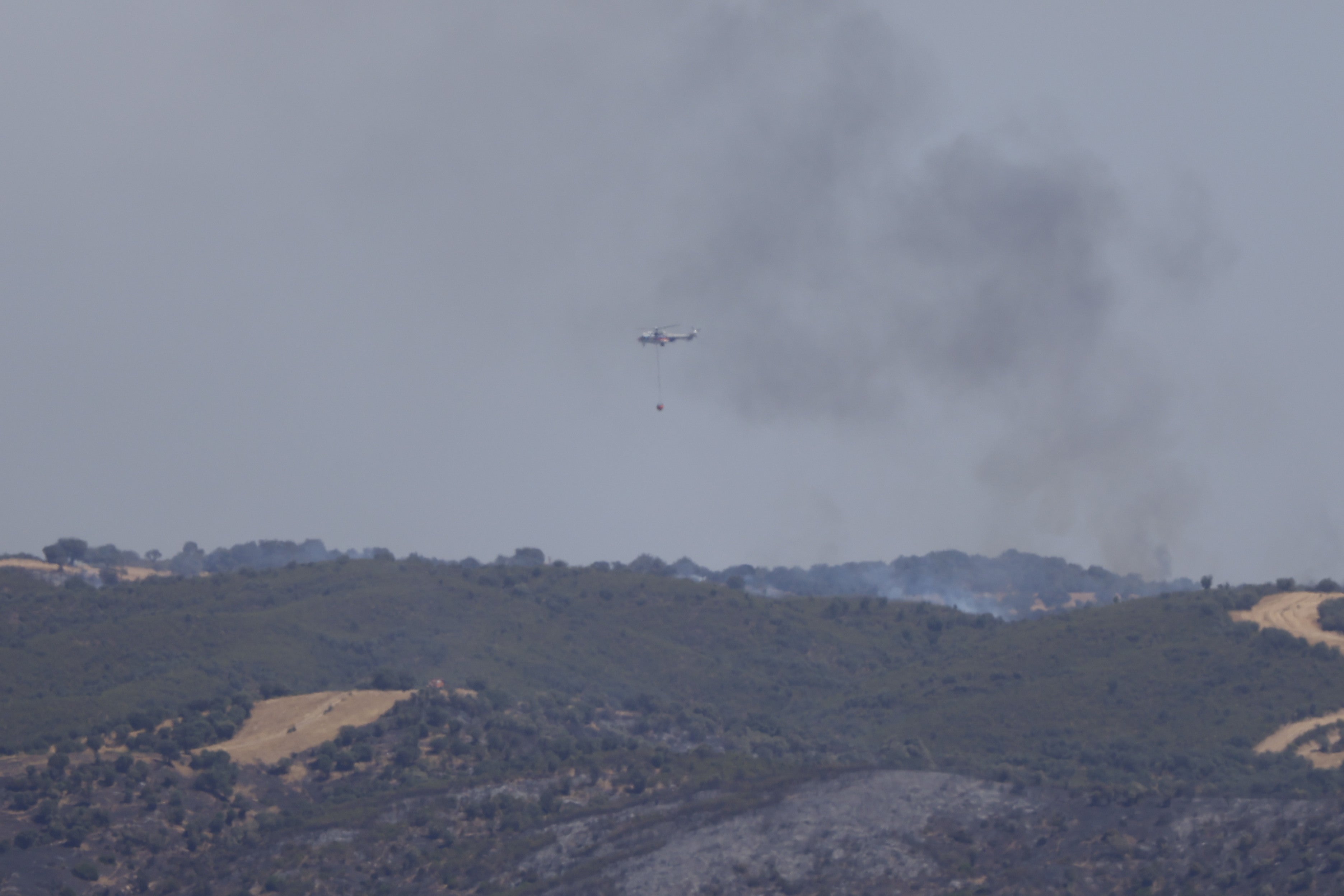 La lucha del operativo del Infoca con el complejo incendio de Obejo, en imágenes