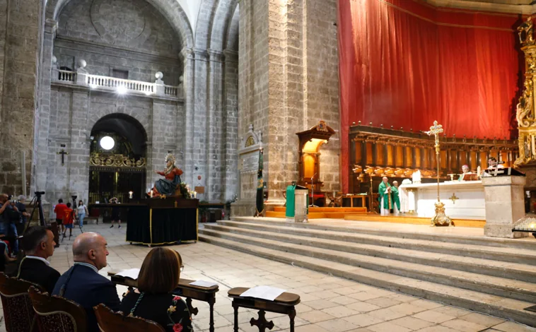 Imagen principal - Ceremonia en la Catedral y procesión por las calles de Valladolid