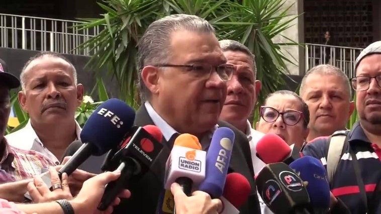 Candidato Márquez pide al ente electoral investigar origen de fondos de campaña de Maduro
