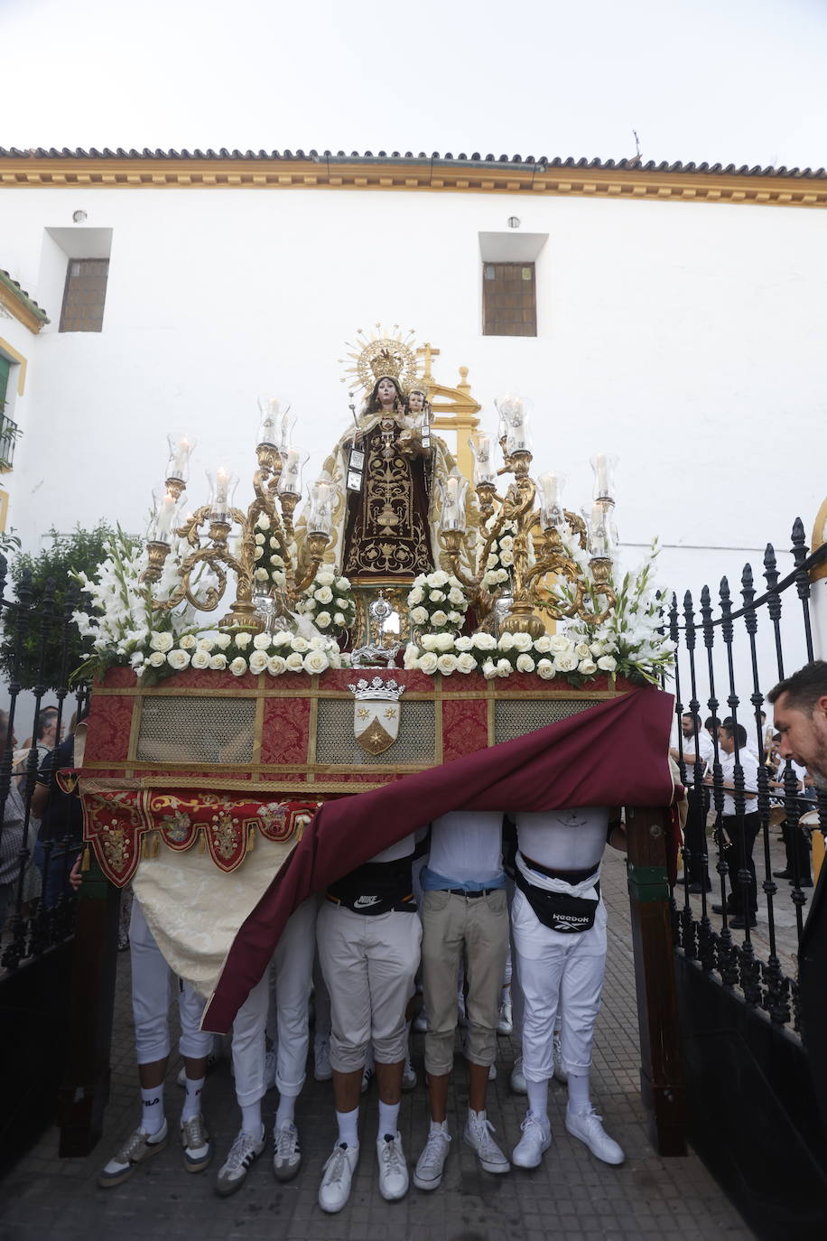 La elegante procesión del Carmen de Puerta Nueva en Córdoba, en imágenes