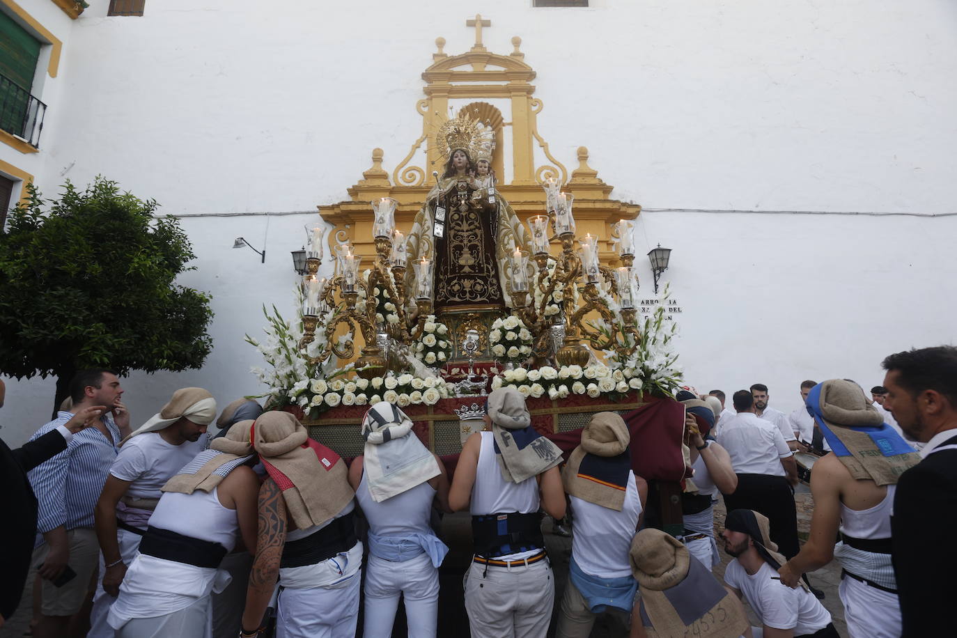 La elegante procesión del Carmen de Puerta Nueva en Córdoba, en imágenes