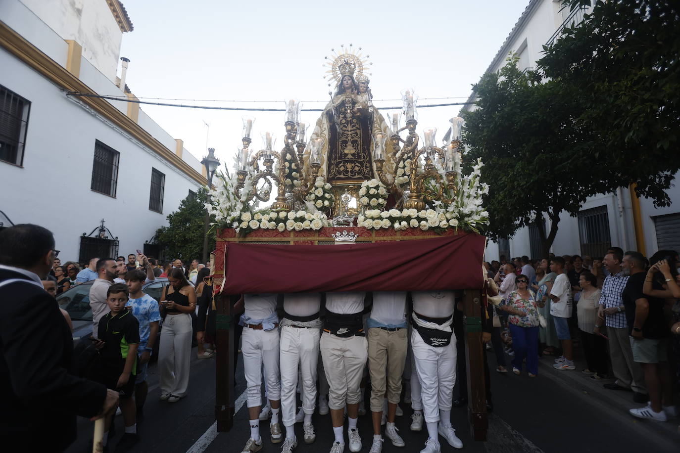 La elegante procesión del Carmen de Puerta Nueva en Córdoba, en imágenes