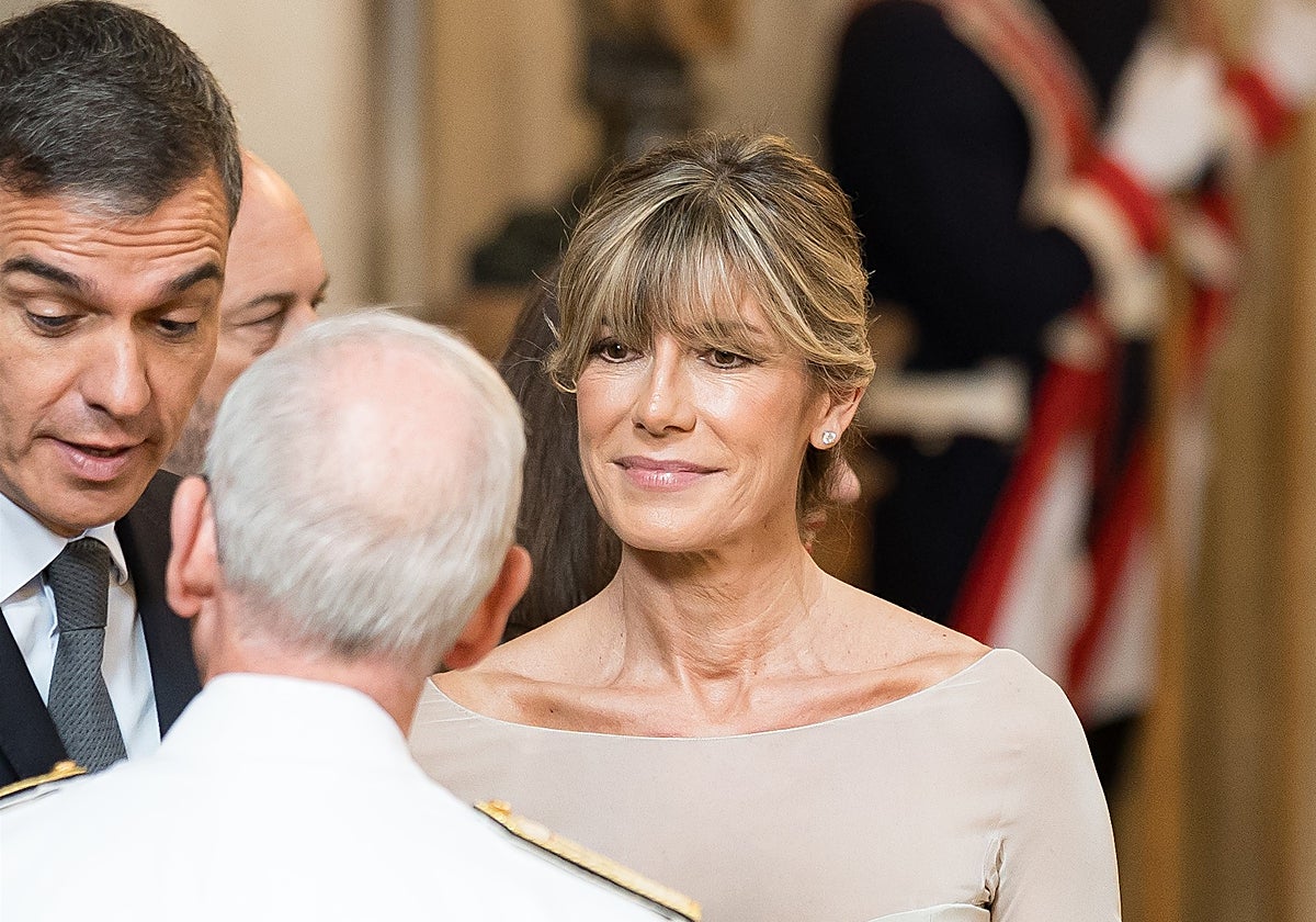 El presidente del Gobierno, Pedro Sánchez, y su mujer, Begoña Gómez