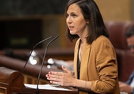 Podemos aprovecha el debate sobre el 'plan de medios' de Sánchez para señalar a periodistas y jueces desde el Congreso