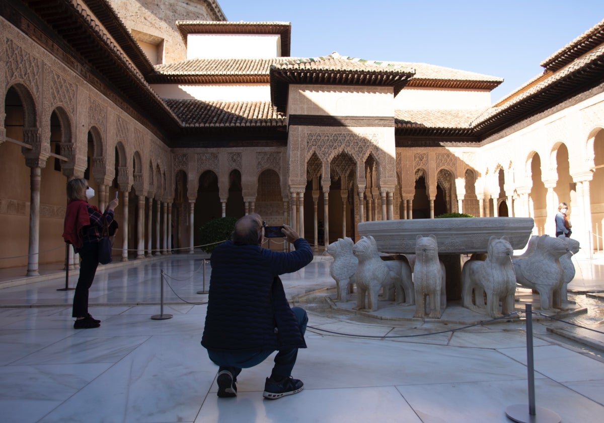 El Patio de los Leones, uno de los puntos más admirados de la Alhambra