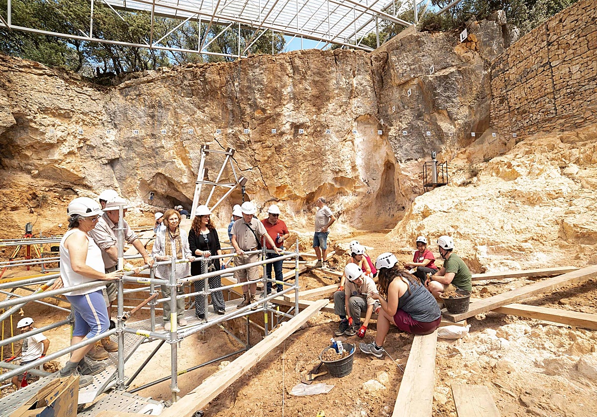 La Reina Sofía, este jueves durante su visita a Atapuerca
