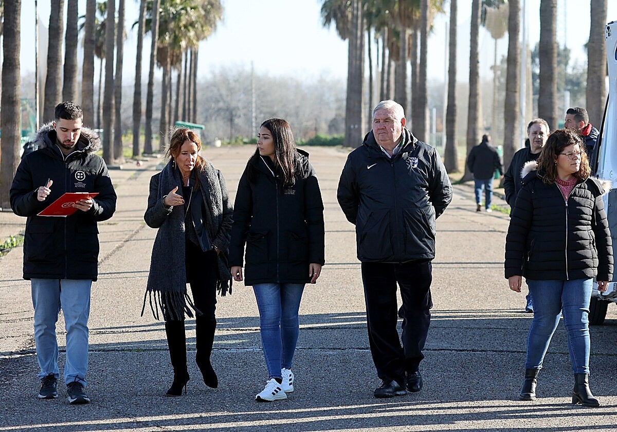 Los técnicos de la RFEF junto a Marián Aguilar en la Ciudad Deportiva del Córdoba