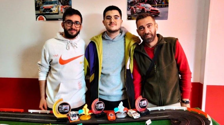 Iván Martínez (izda.), Ricardo Rico, 3º de España en N clásicos, y Ramón Piñol, 3º de España en Super N rally