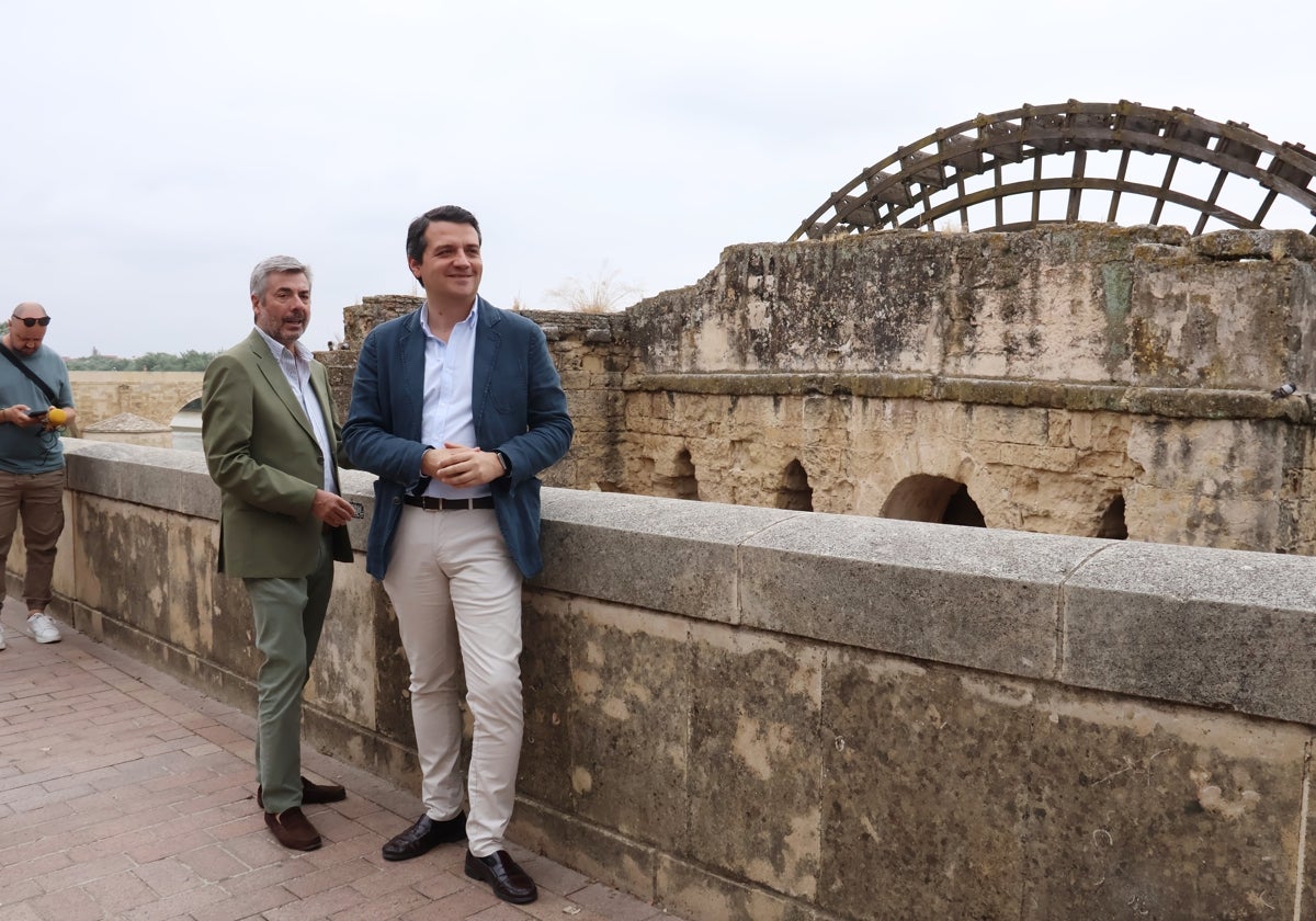 Bellido junto a Torrico el dí que anunciaron las obras en el molino de la Albolafia