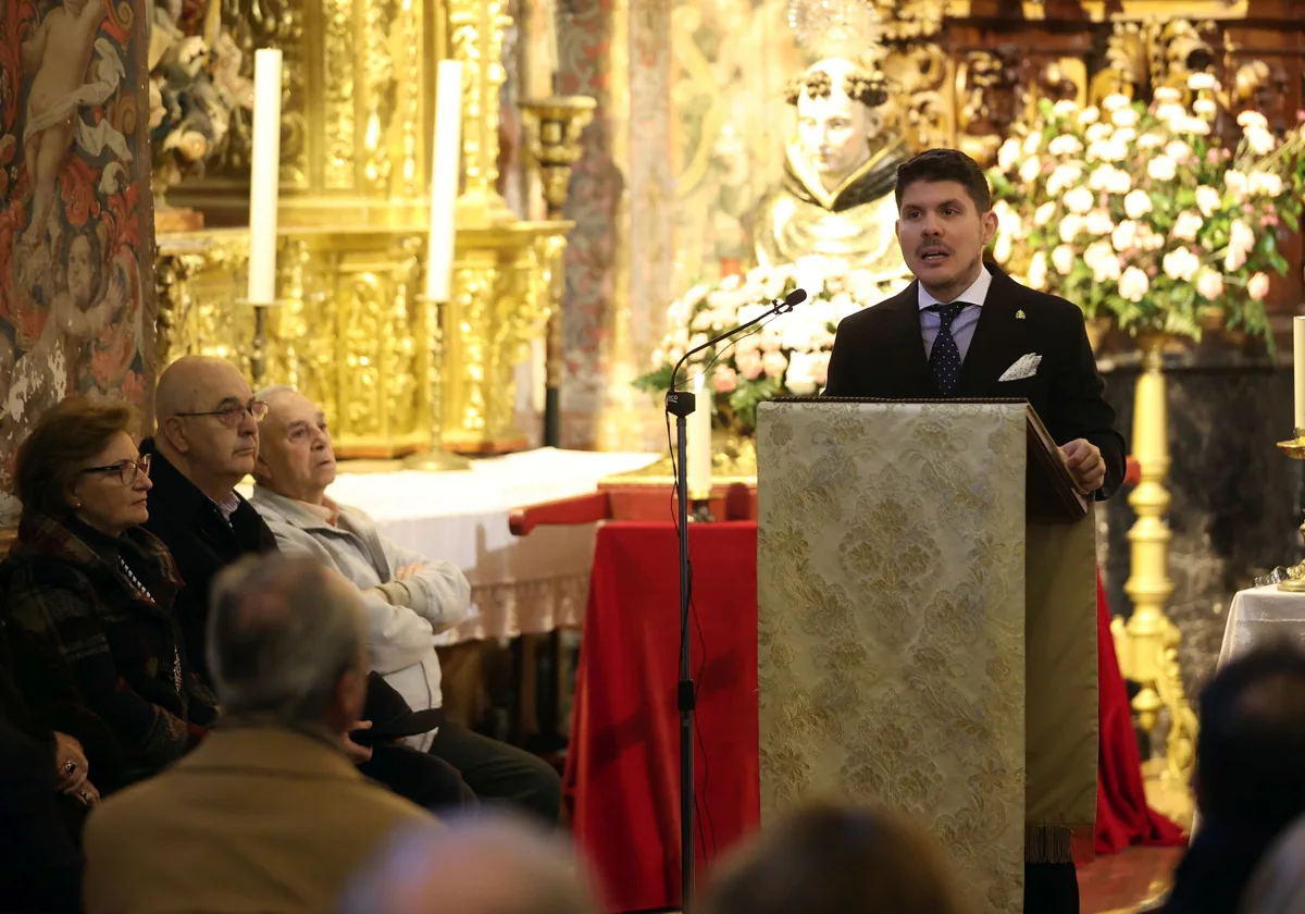 El cofrade Gonzalo Herreros, durante su exaltación a San Álvaro este año