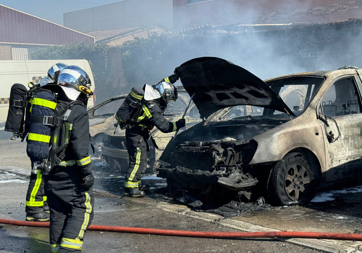 Cuatro heridos, uno de ellos con quemaduras de segundo grado, en el  incendio de una chabola en Leganés