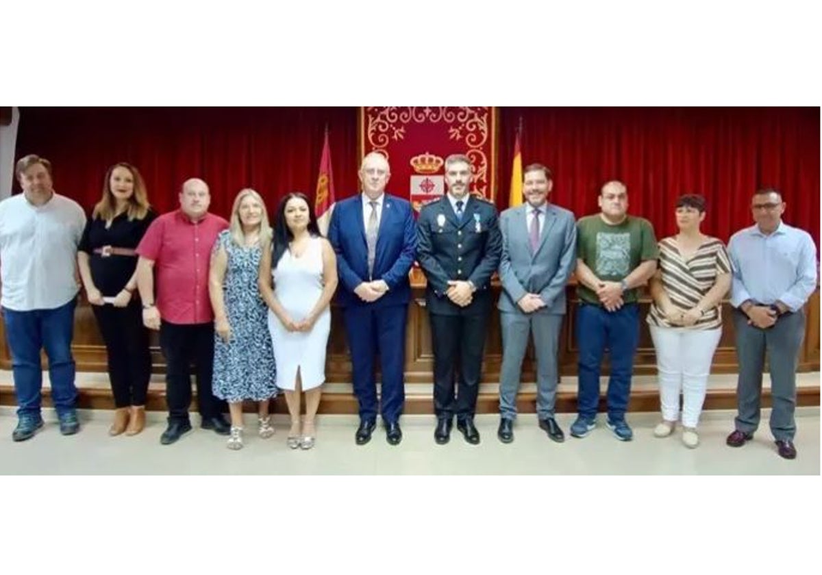 Acto de imposición de la Cruz de Plata al policía Luis Muñoz