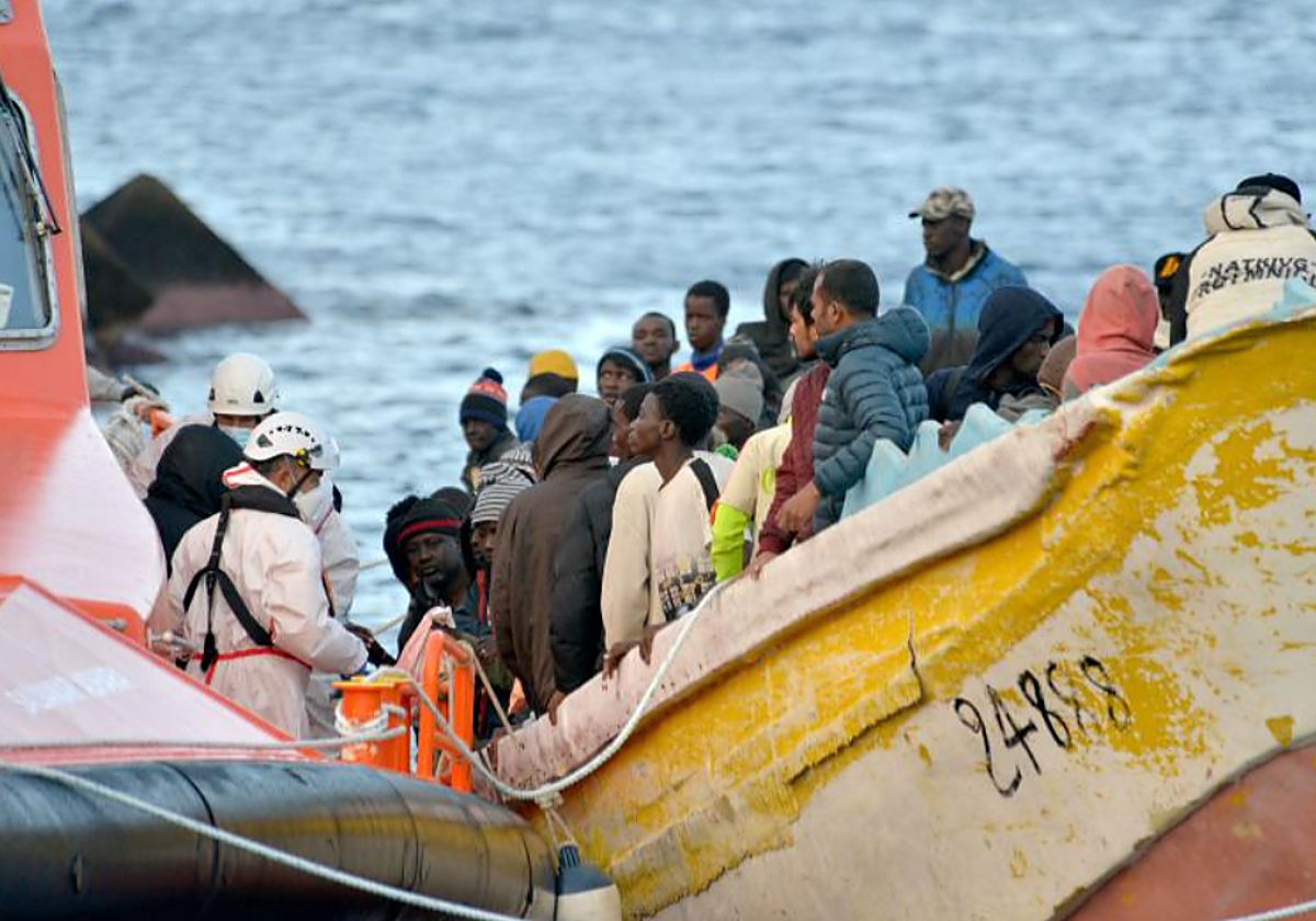 Rescate de un cayuco en La Restinga, El Hierro