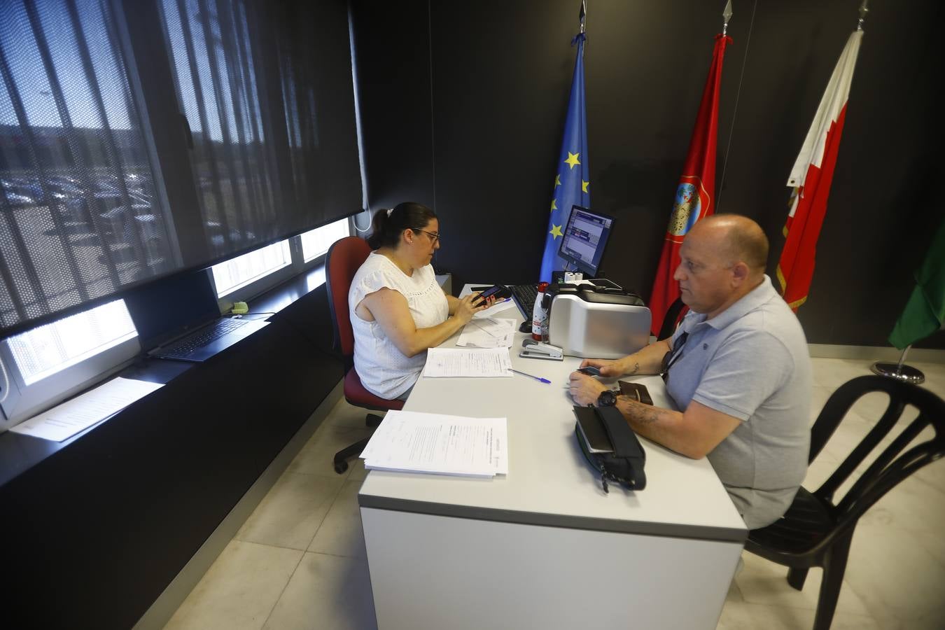 Las primeras y largas colas para renovar el abono del Córdoba CF, en imágenes