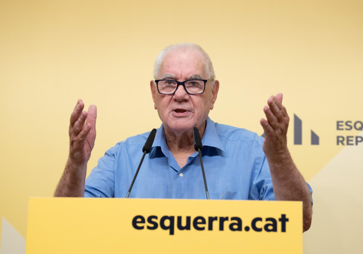 Ernest Maragall, hoy, durante la rueda de prensa para anunciar que se da de baja de ERC