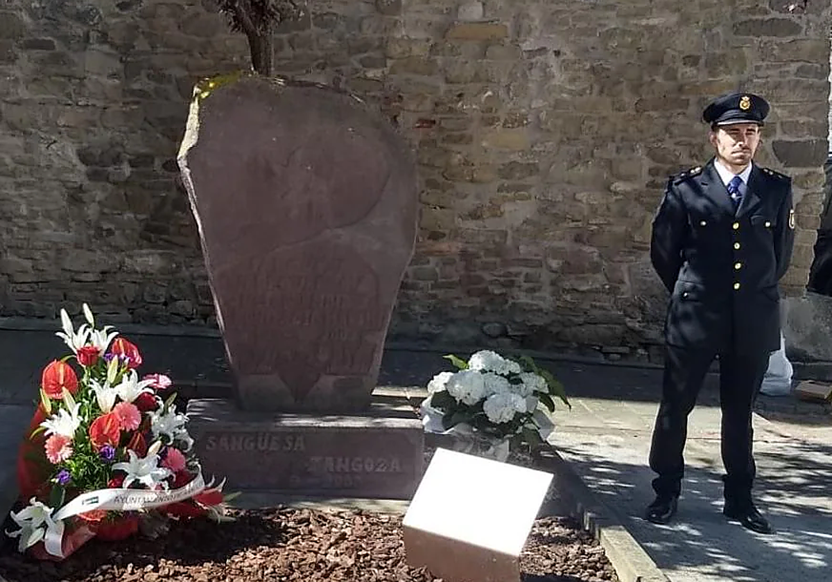 Monolito en memoria de Julián Embid y Bonifacio Martín