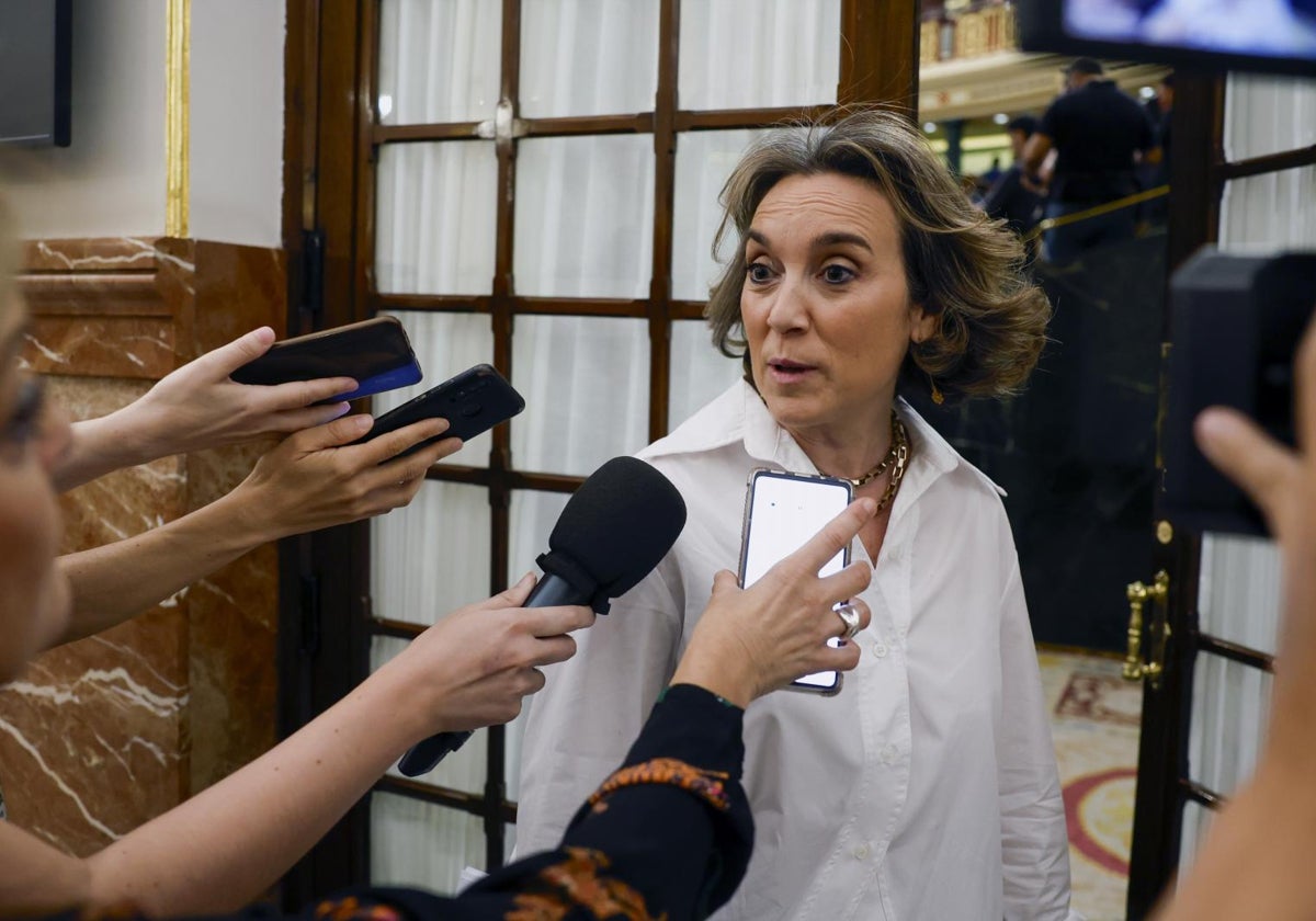 La portavoz del PP, Cuca Gamarra, momentos antes del Pleno