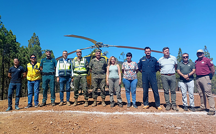 Imagen principal - Tenerife se &#039;blinda&#039; contra los incendios con el mayor operativo de la historia de Canarias